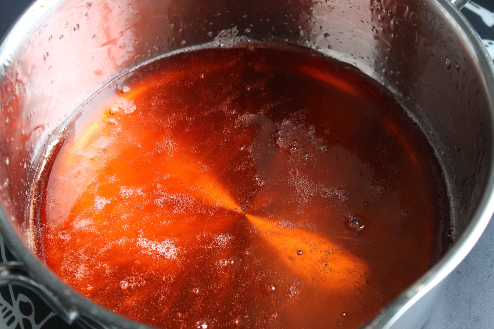 Pavlova cu nuca, mousse de castane si jeleu de gutui