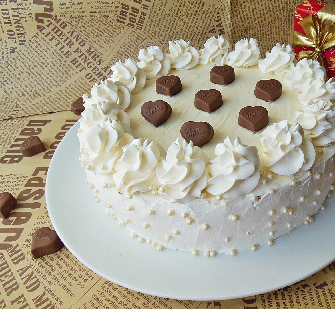 Tort cu crema de ciocolata alba, mascarpone si zmeura