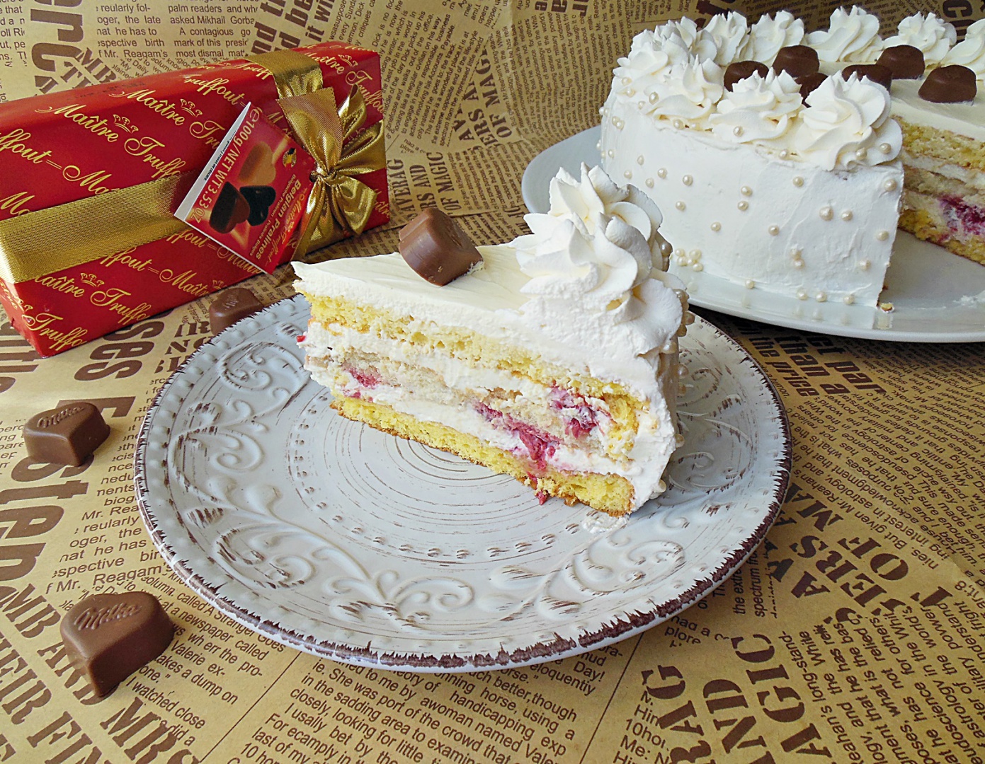 Tort cu crema de ciocolata alba, mascarpone si zmeura