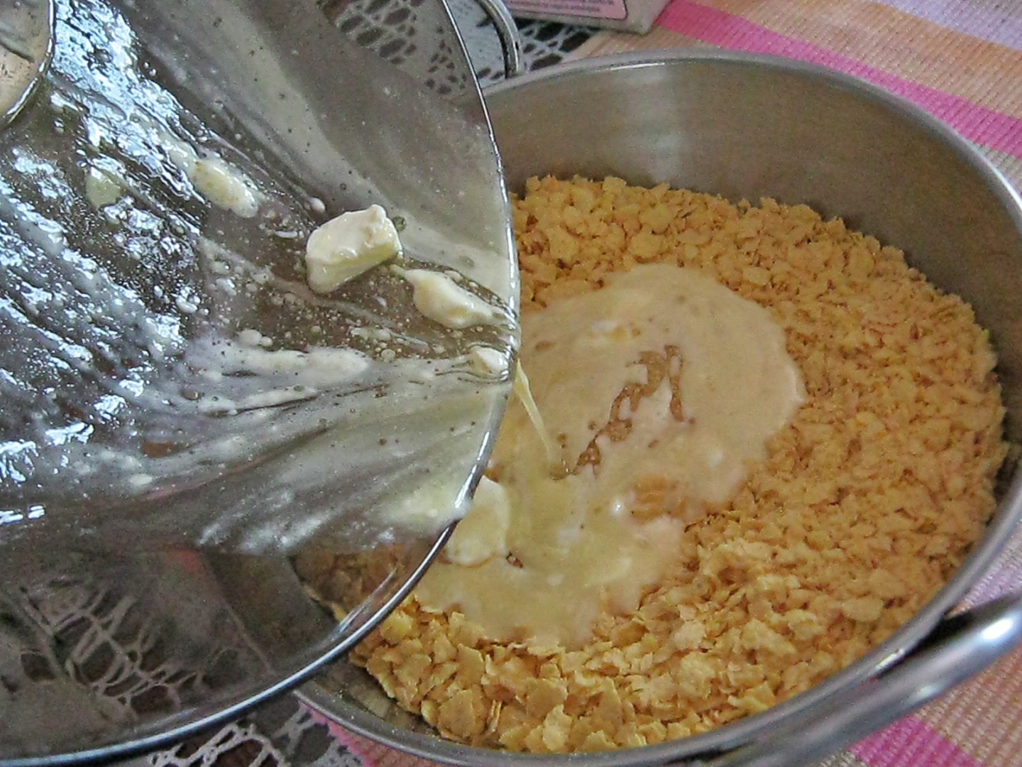 Prajitura  cu blat din fulgi de porumb