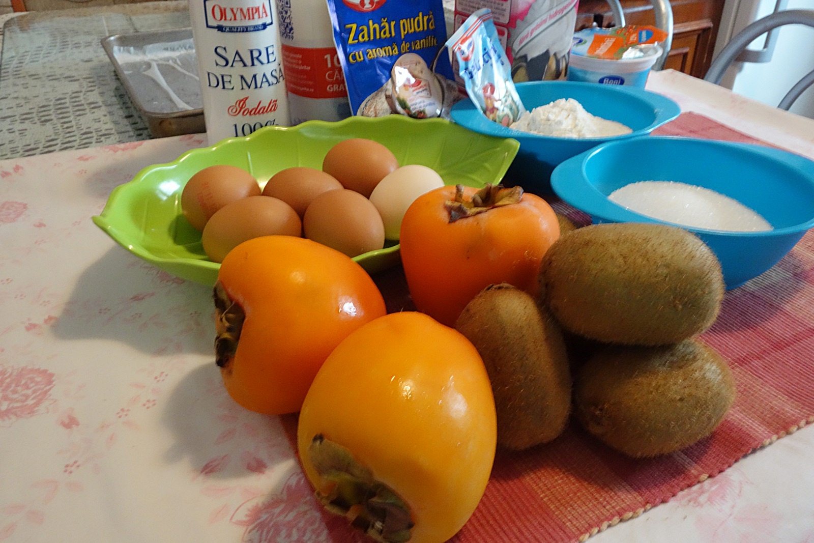 Prajitura racoroasa cu kaki si kiwi