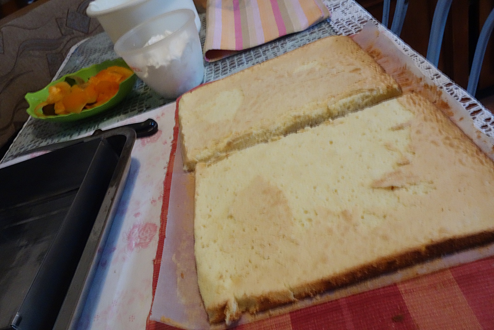 Prajitura racoroasa cu kaki si kiwi