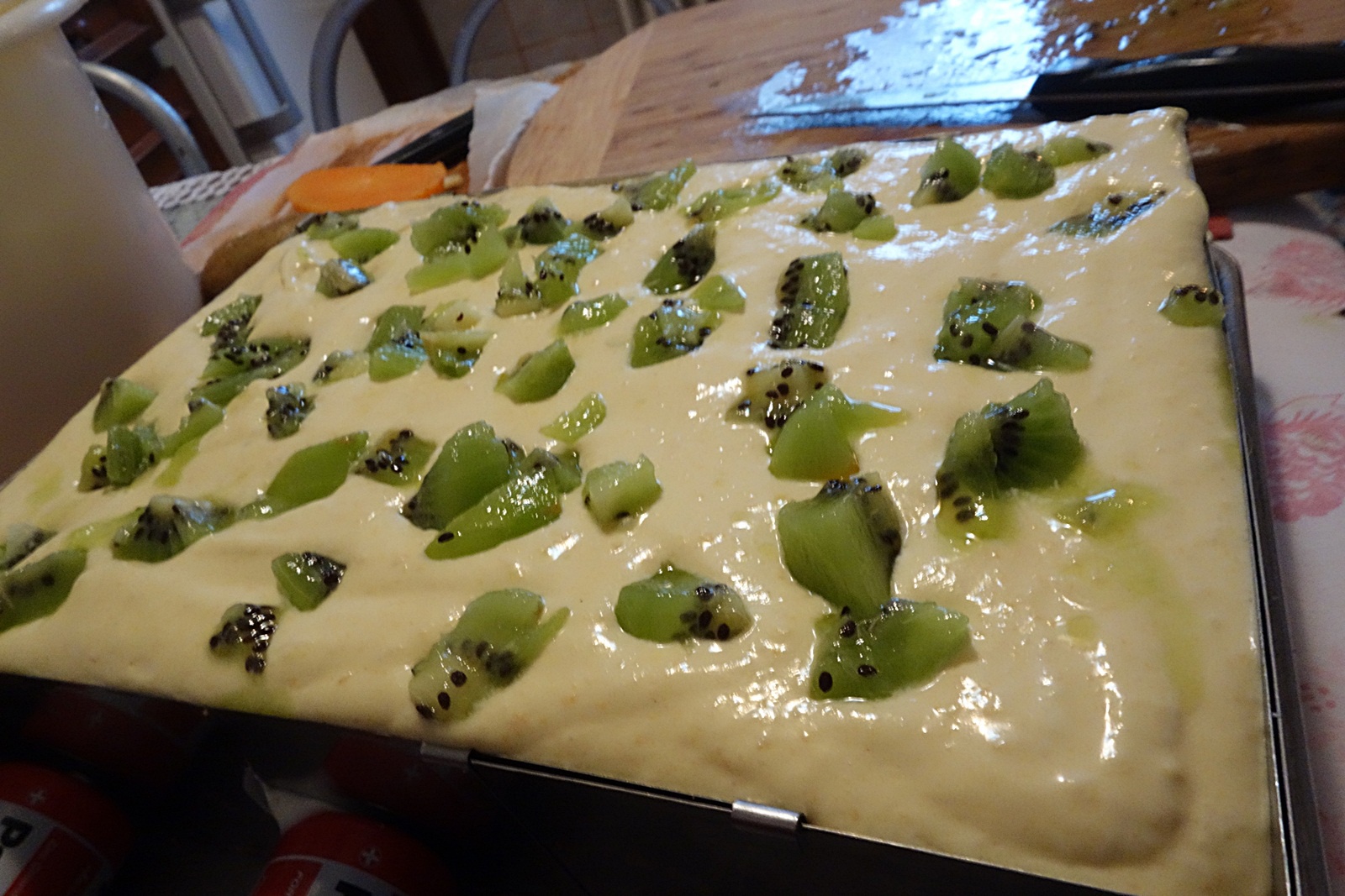 Prajitura racoroasa cu kaki si kiwi