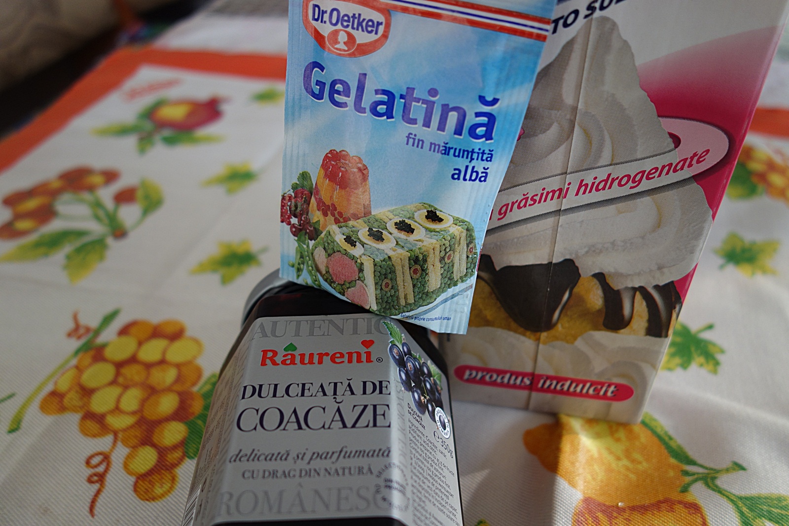 Prajitura cu dulceata de coacaze