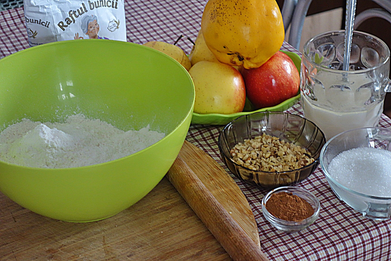 Strudele romantice cu gutui si mere