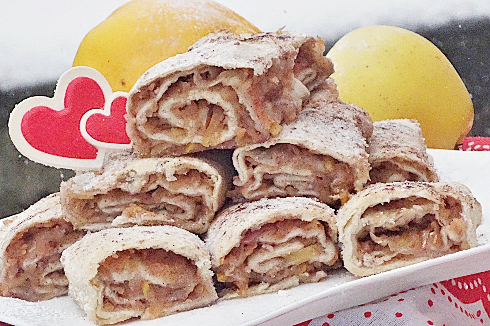 Strudele romantice cu gutui si mere