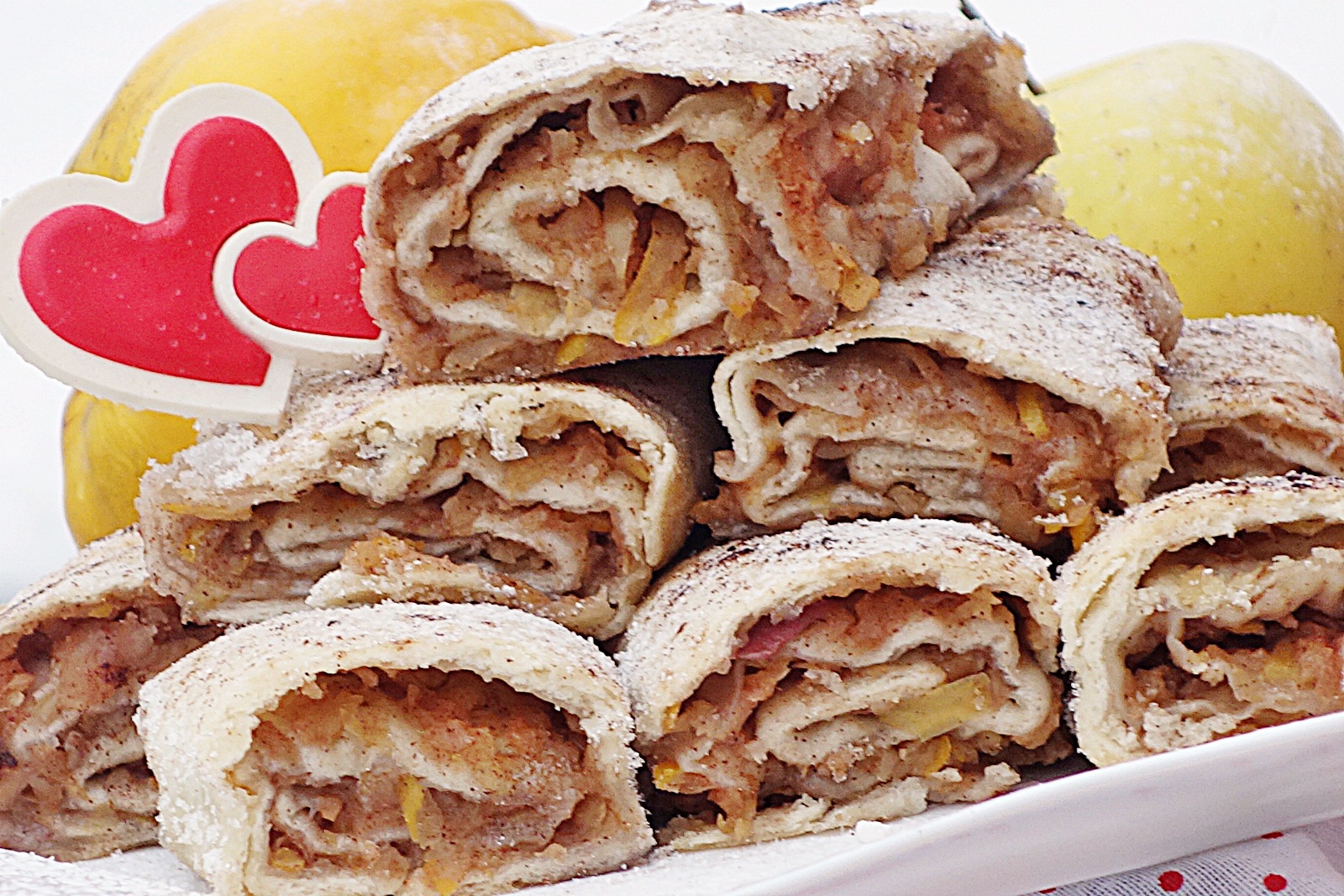 Strudele romantice cu gutui si mere