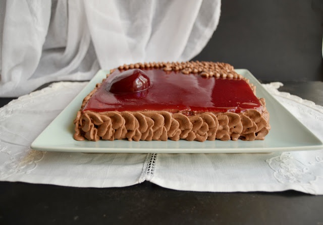 Tort cu visine si ciocolata