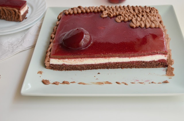 Tort cu visine si ciocolata