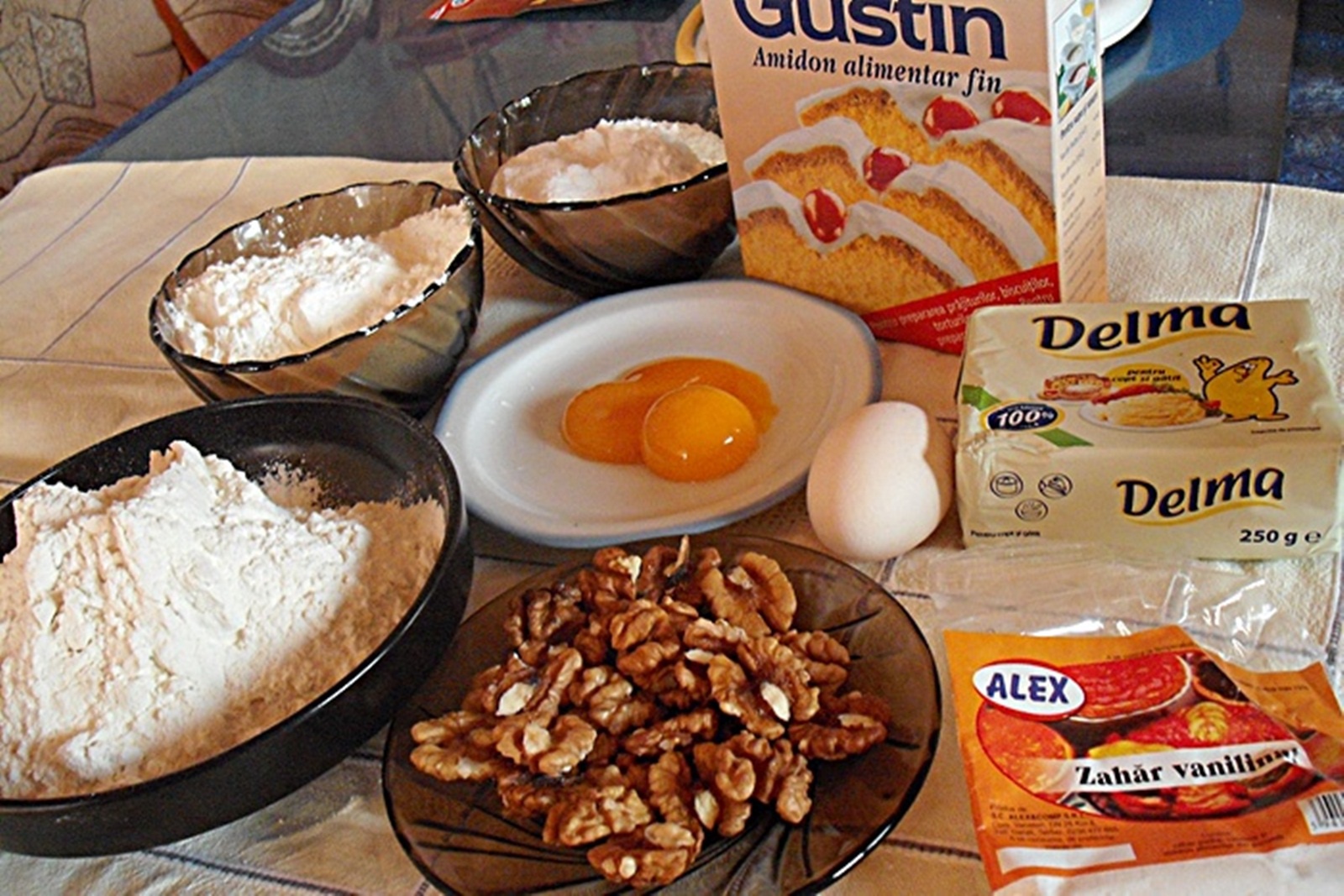 Fursecuri cu bezea si nuca