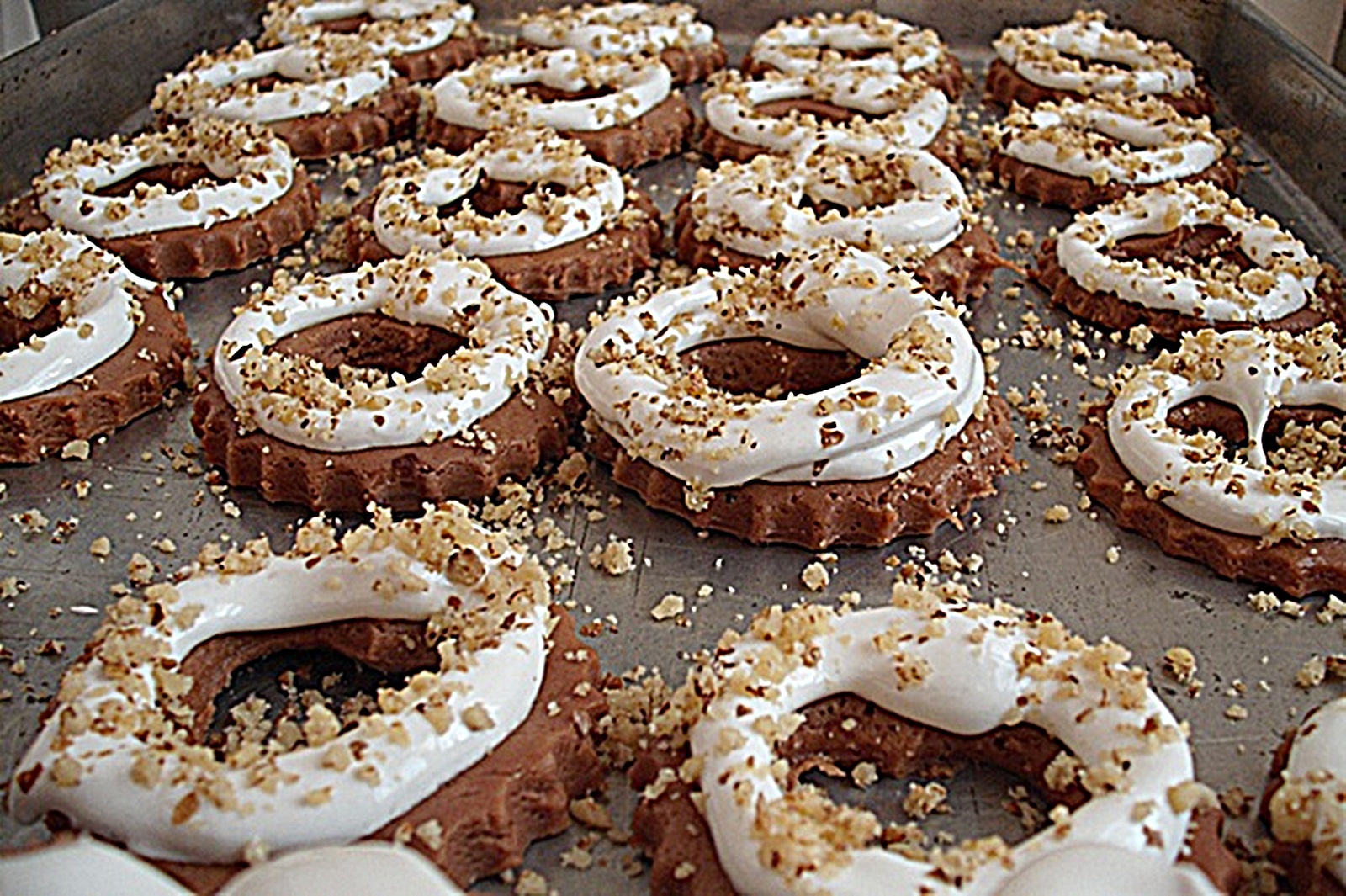 Fursecuri cu bezea si nuca