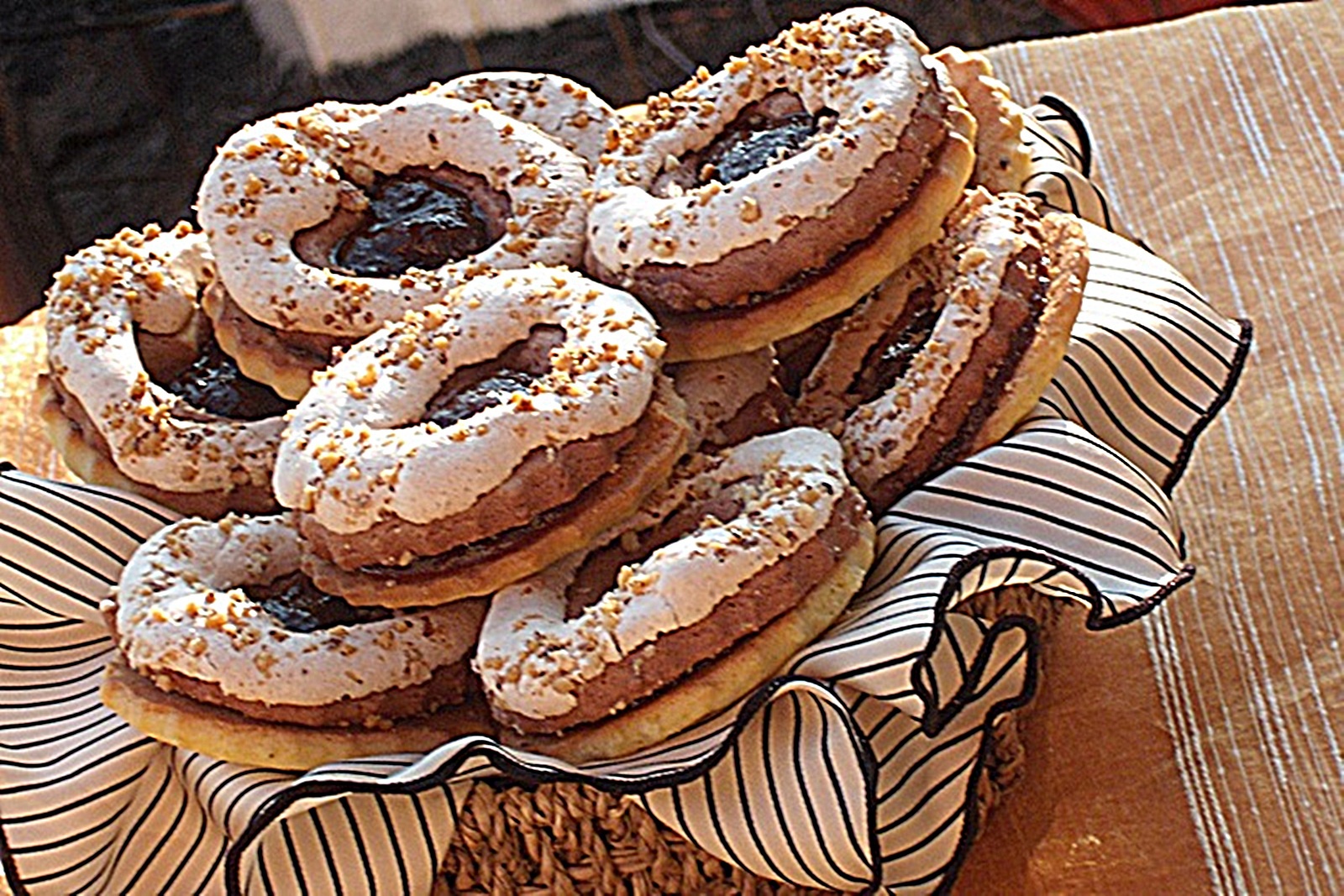 Fursecuri cu bezea si nuca