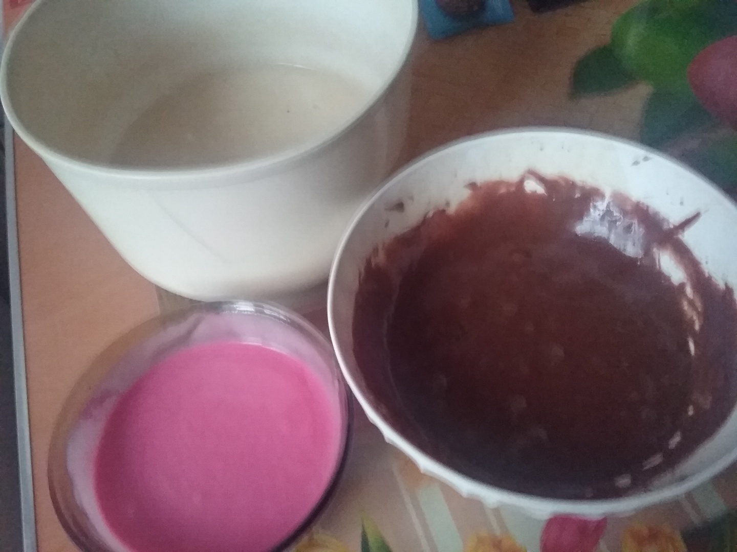 Chec de post in trei culori