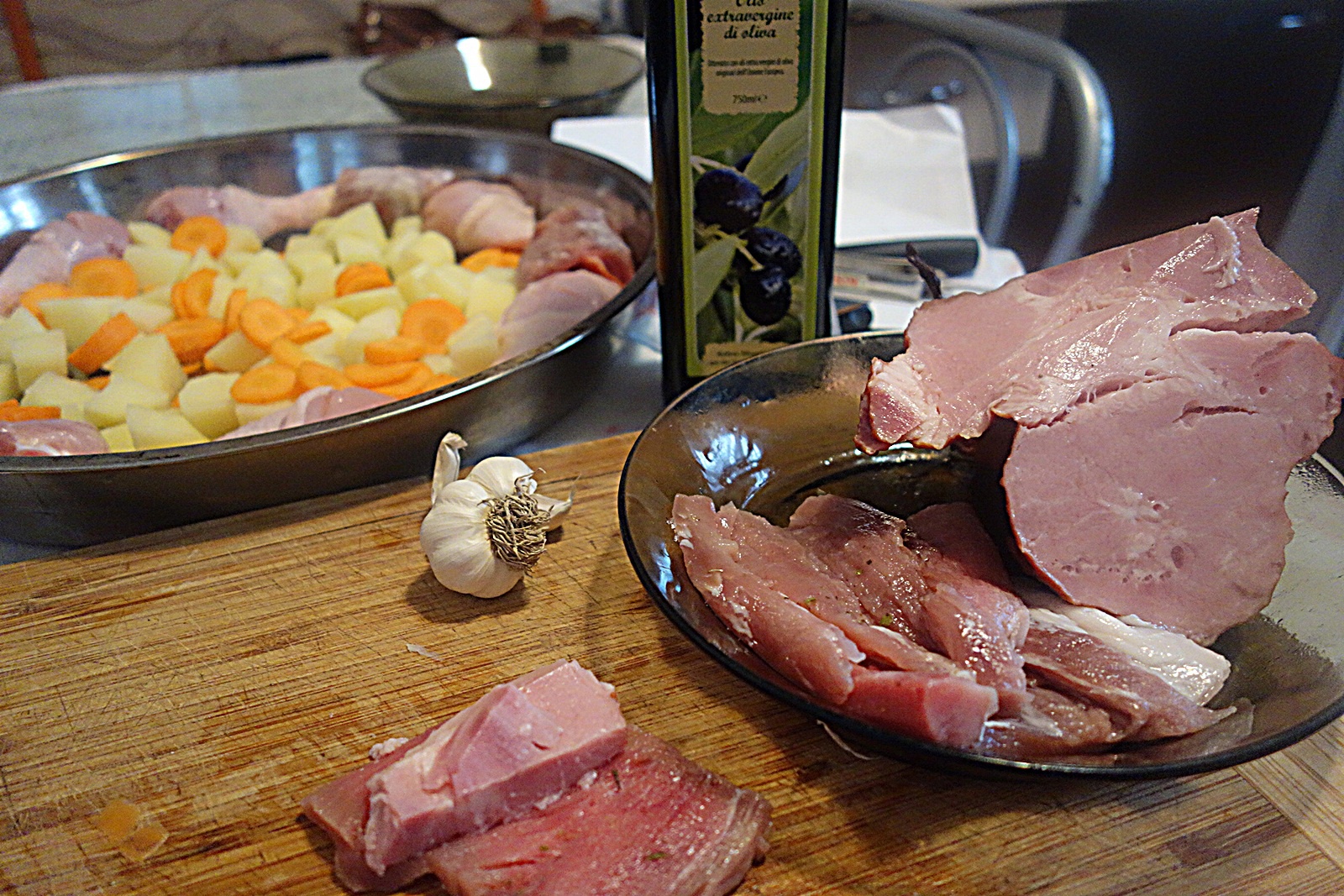 Cartofi cu rulouri surpriza si ciocanele delicioase,la cuptor