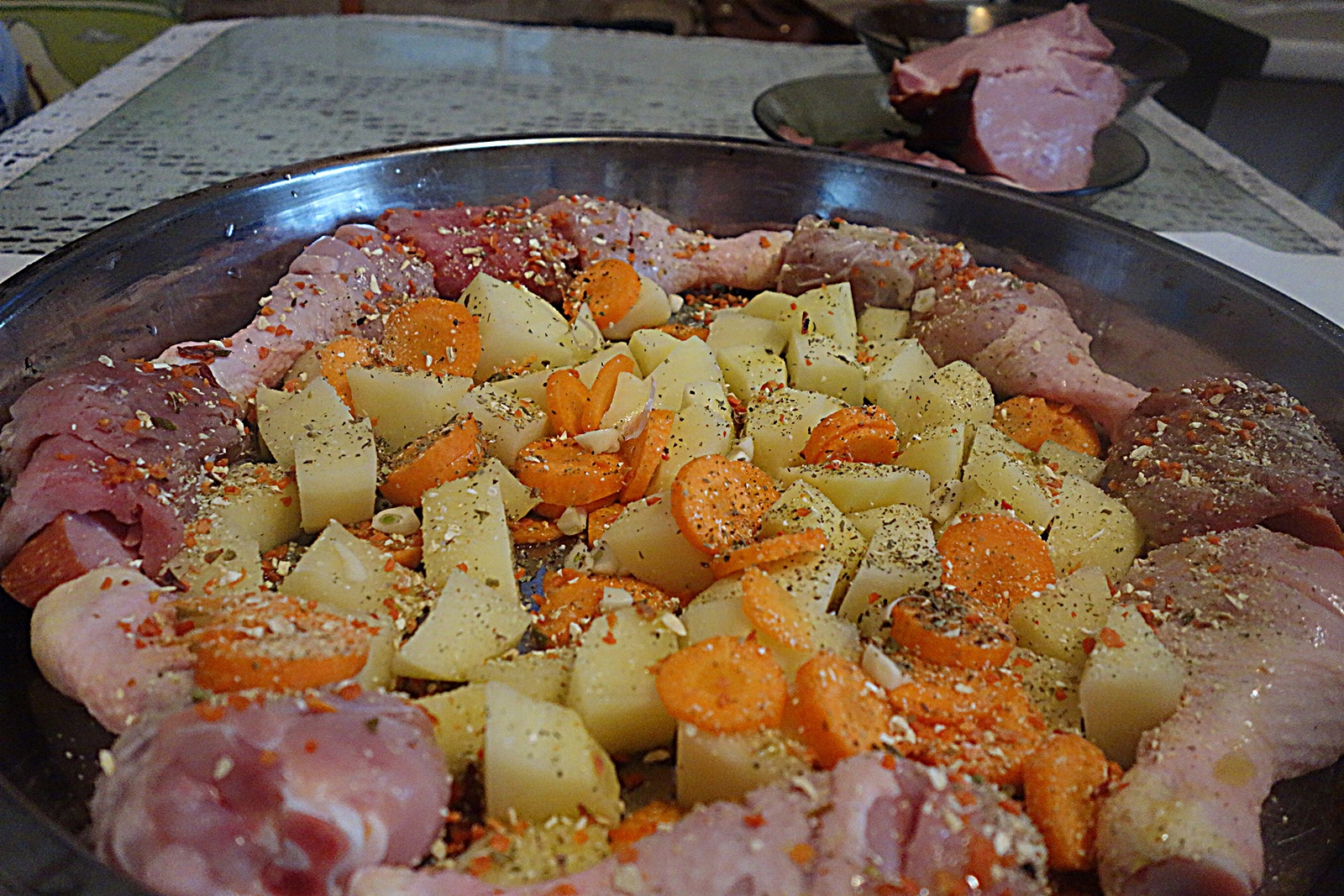 Cartofi cu rulouri surpriza si ciocanele delicioase,la cuptor