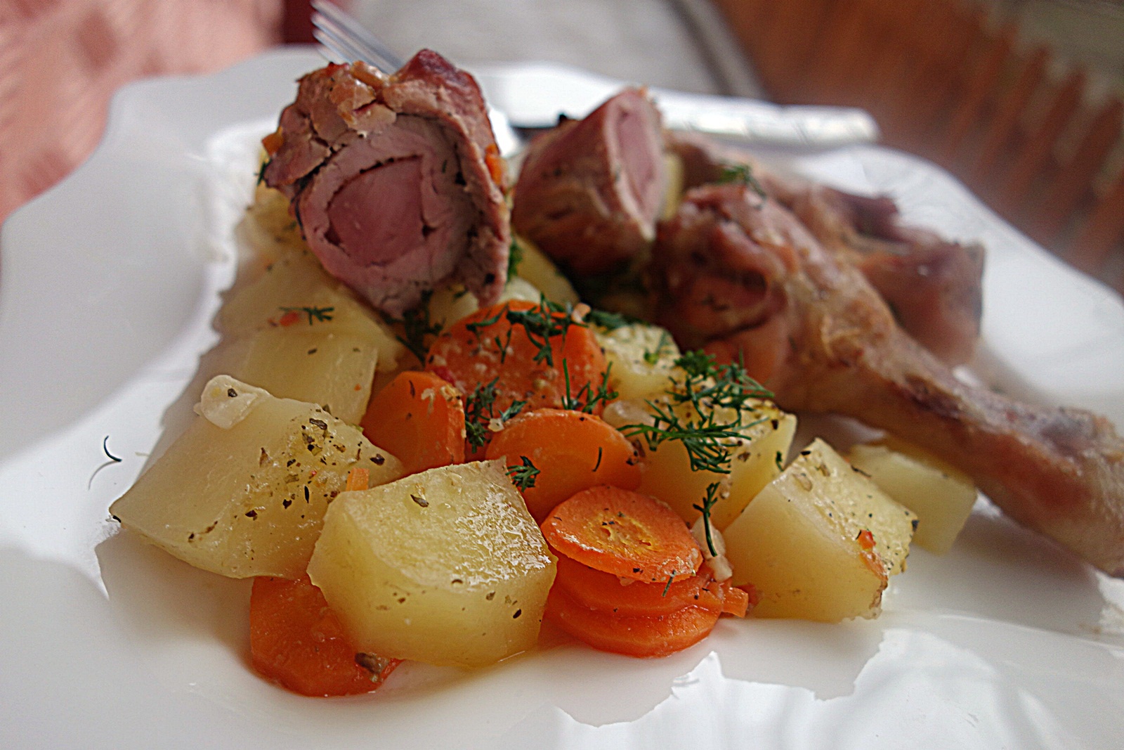 Cartofi cu rulouri surpriza si ciocanele delicioase,la cuptor