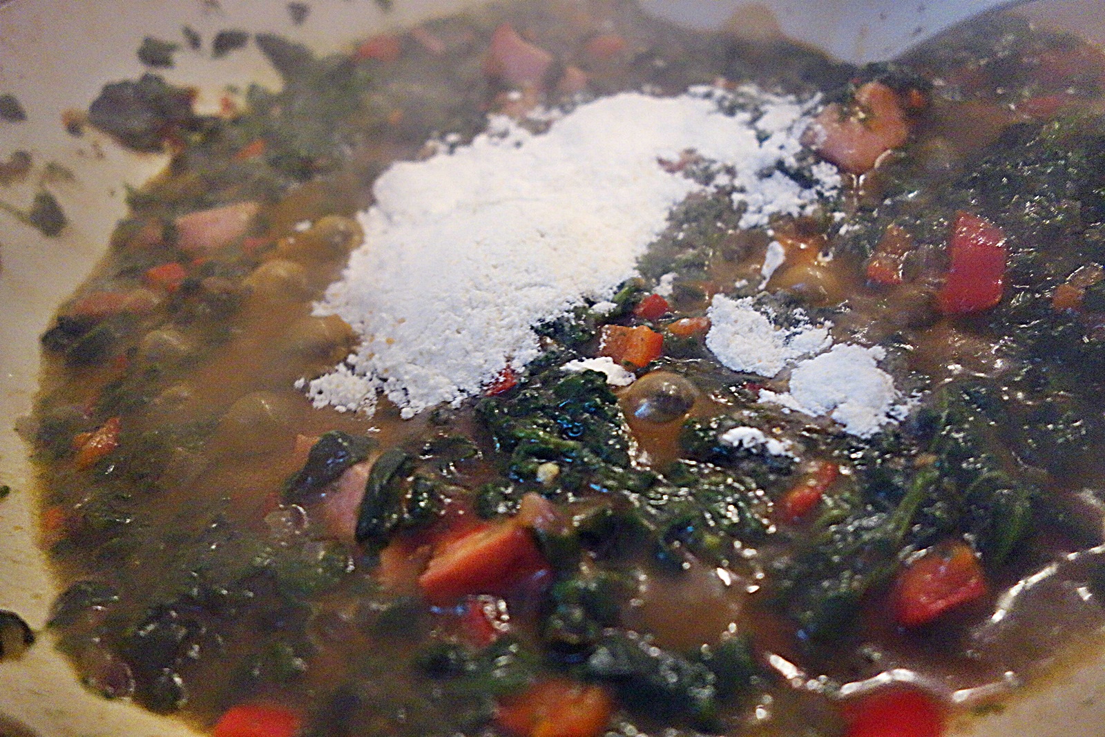 Mancarica scazuta din spanac verde cu afumatura