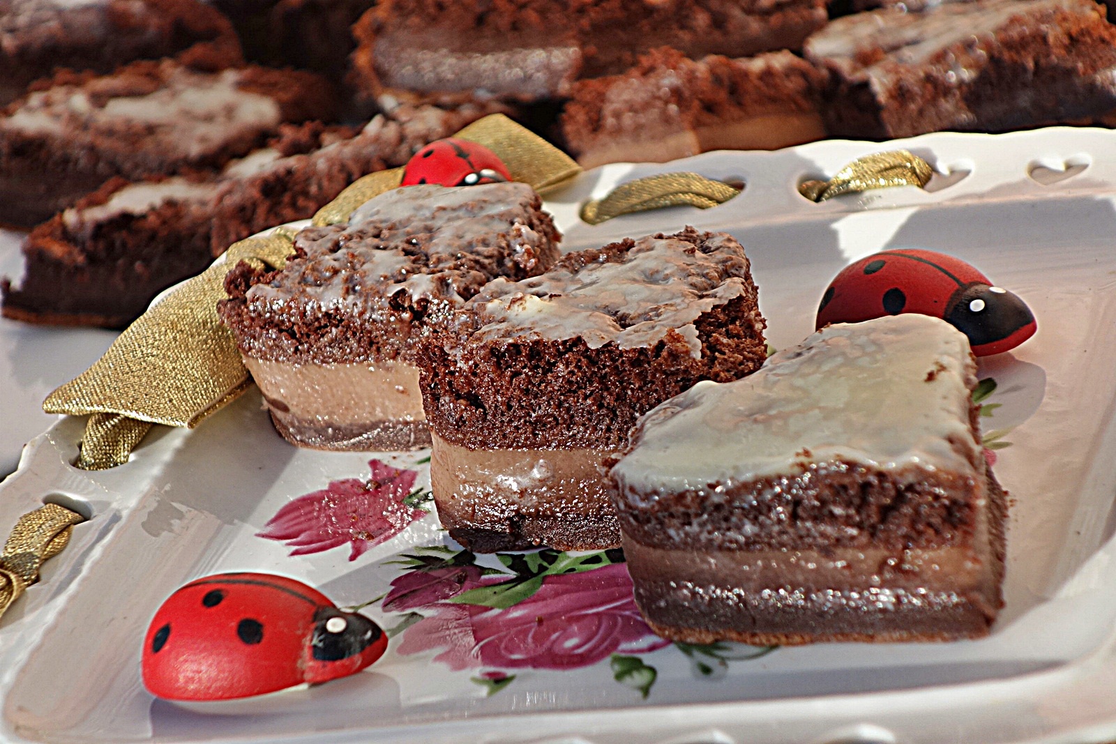 Inimioare inteligente cu ciocolata alba si bezele