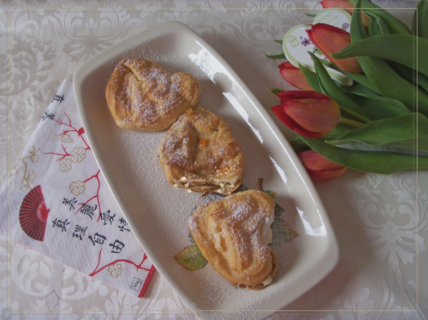 Ecleruri cu vanilie, ciocolata si limeta