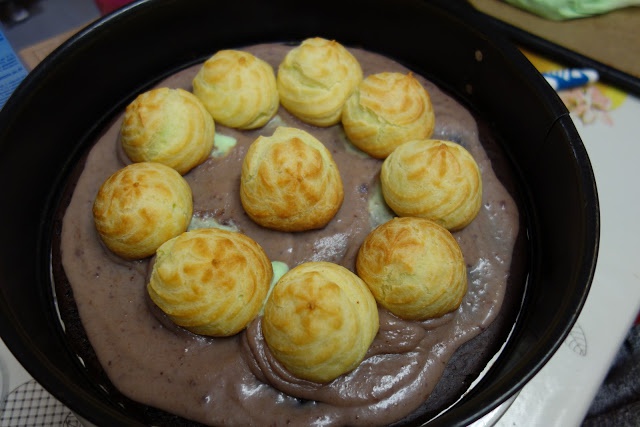Tort Profiterol in ciocolata