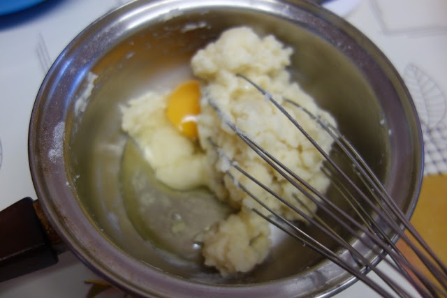 Tort Profiterol in ciocolata