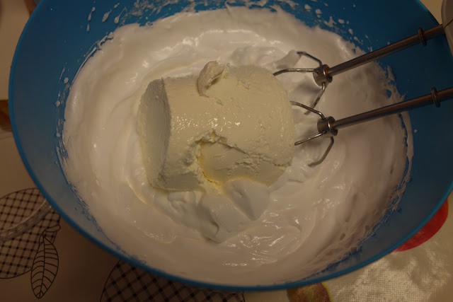 Tort Profiterol in ciocolata