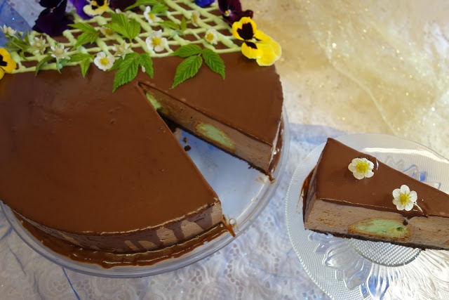 Tort Profiterol in ciocolata