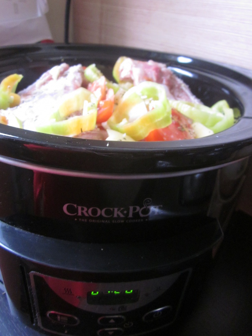 Coaste de miel cu legume la CrockPot