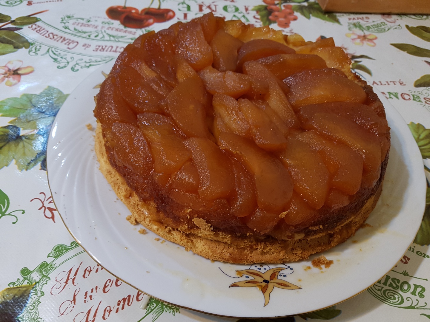 Tarta cu mere caramelizate si frisca