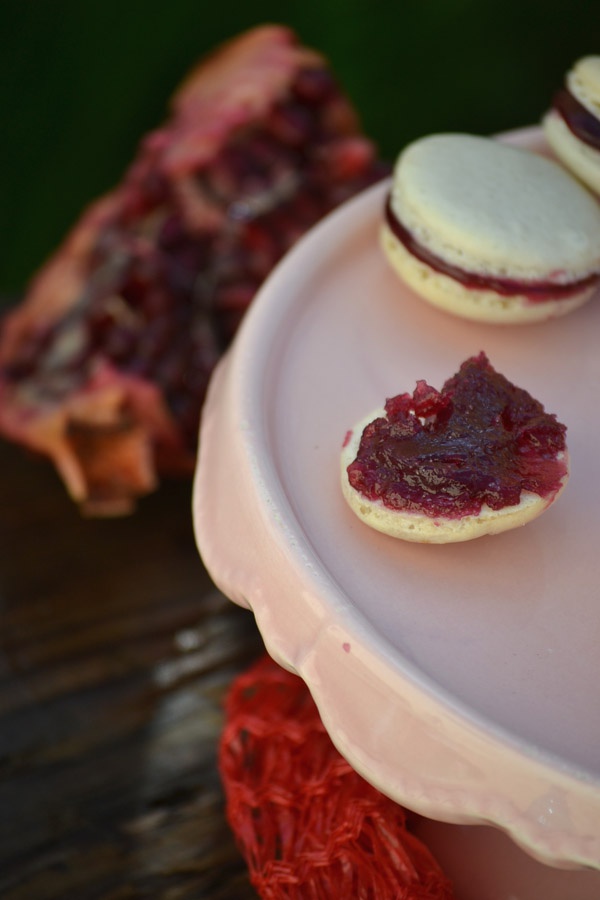 Macarons cu jeleu de rodie