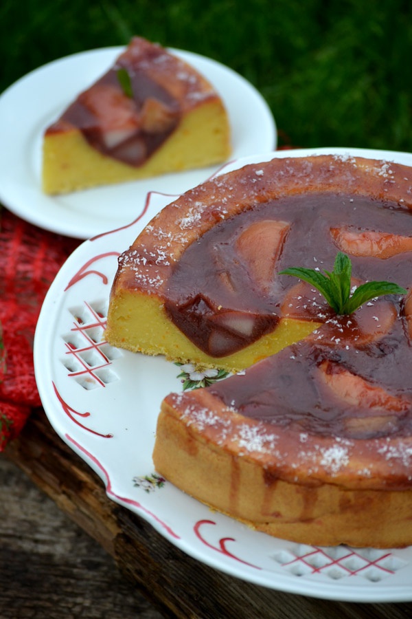 Prajitura cu branza, rubarba si pere rosii