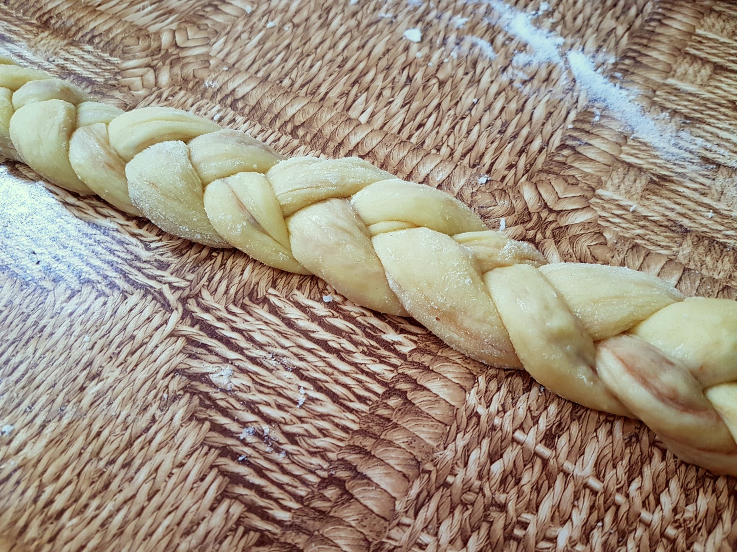 Pasca cu aluat umplut