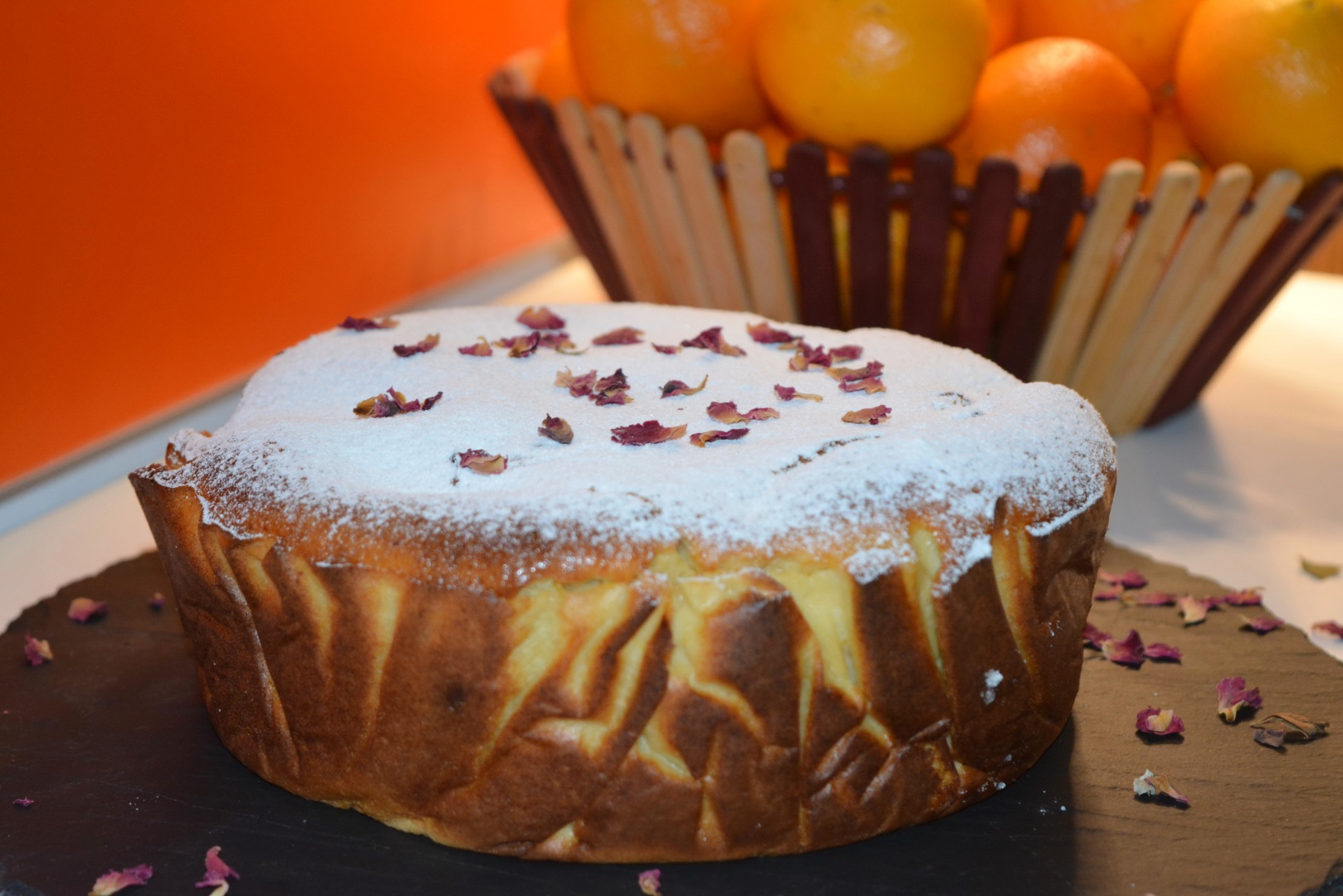 Pasca cu branza, fulgi de cocos si fructe confiate