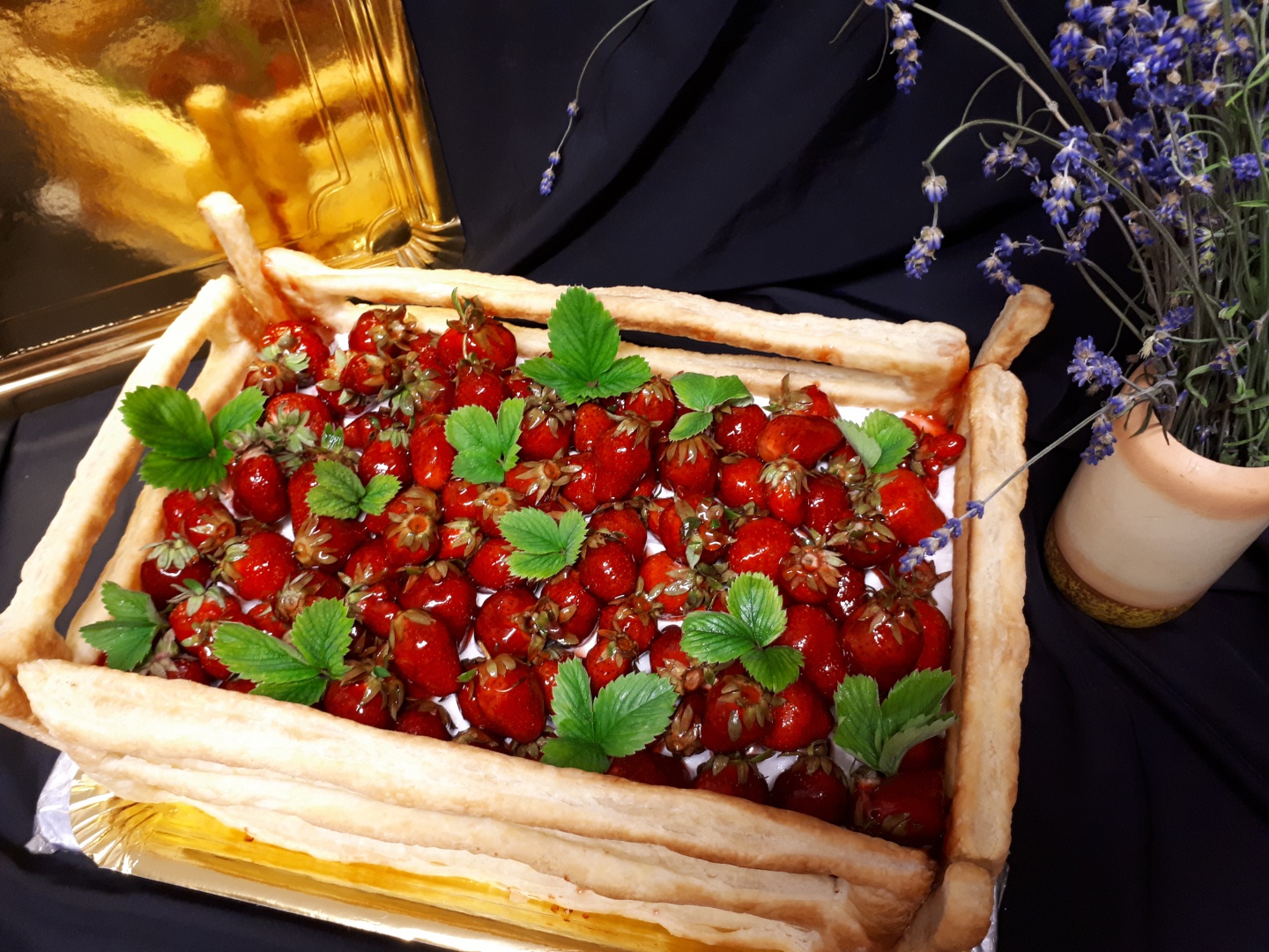 Tort Ladita cu capsuni