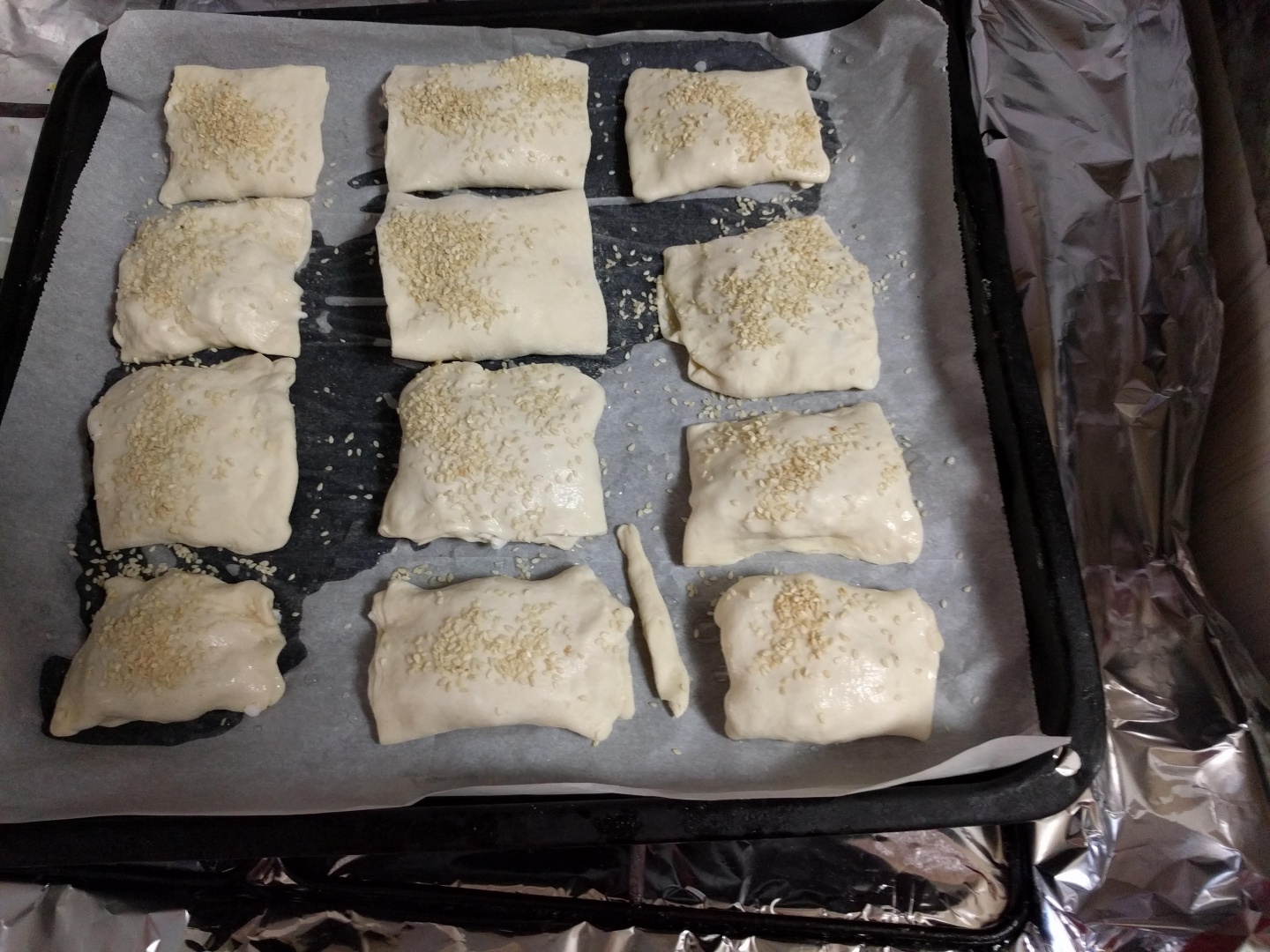 Pateuri cu branza vegana si masline verzi