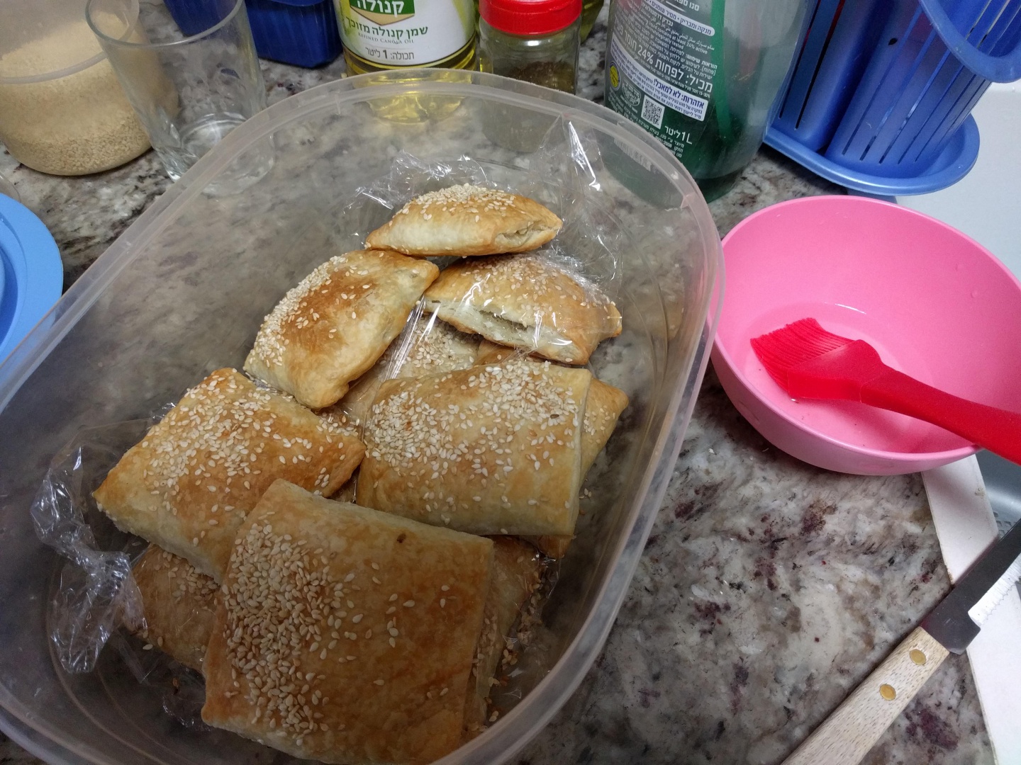 Pateuri cu branza vegana si masline verzi