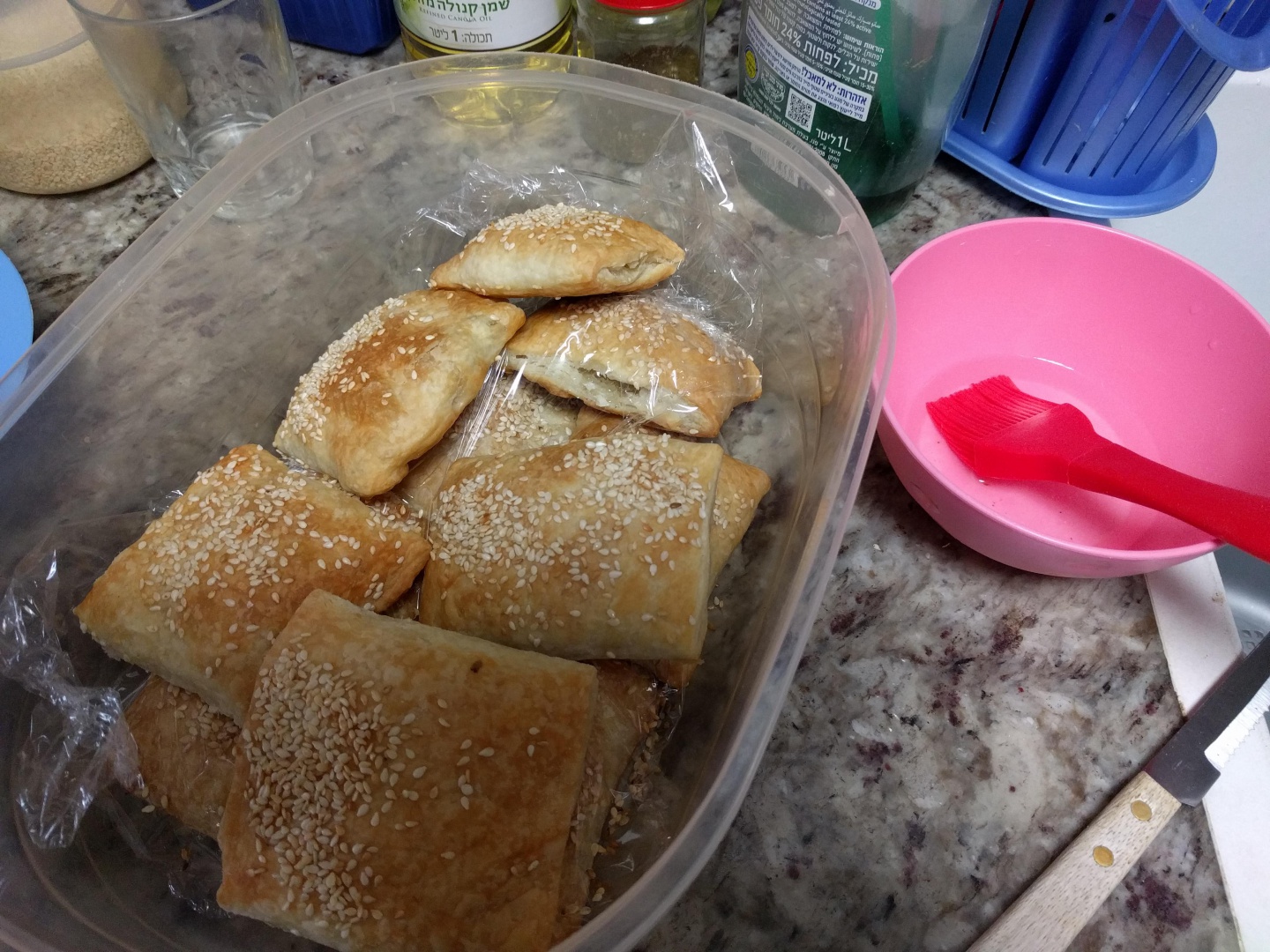 Pateuri cu branza vegana si masline verzi