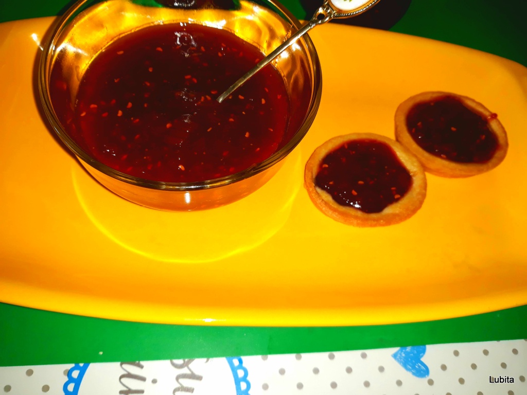 Dulceata cu rubarba zmeura si capsune