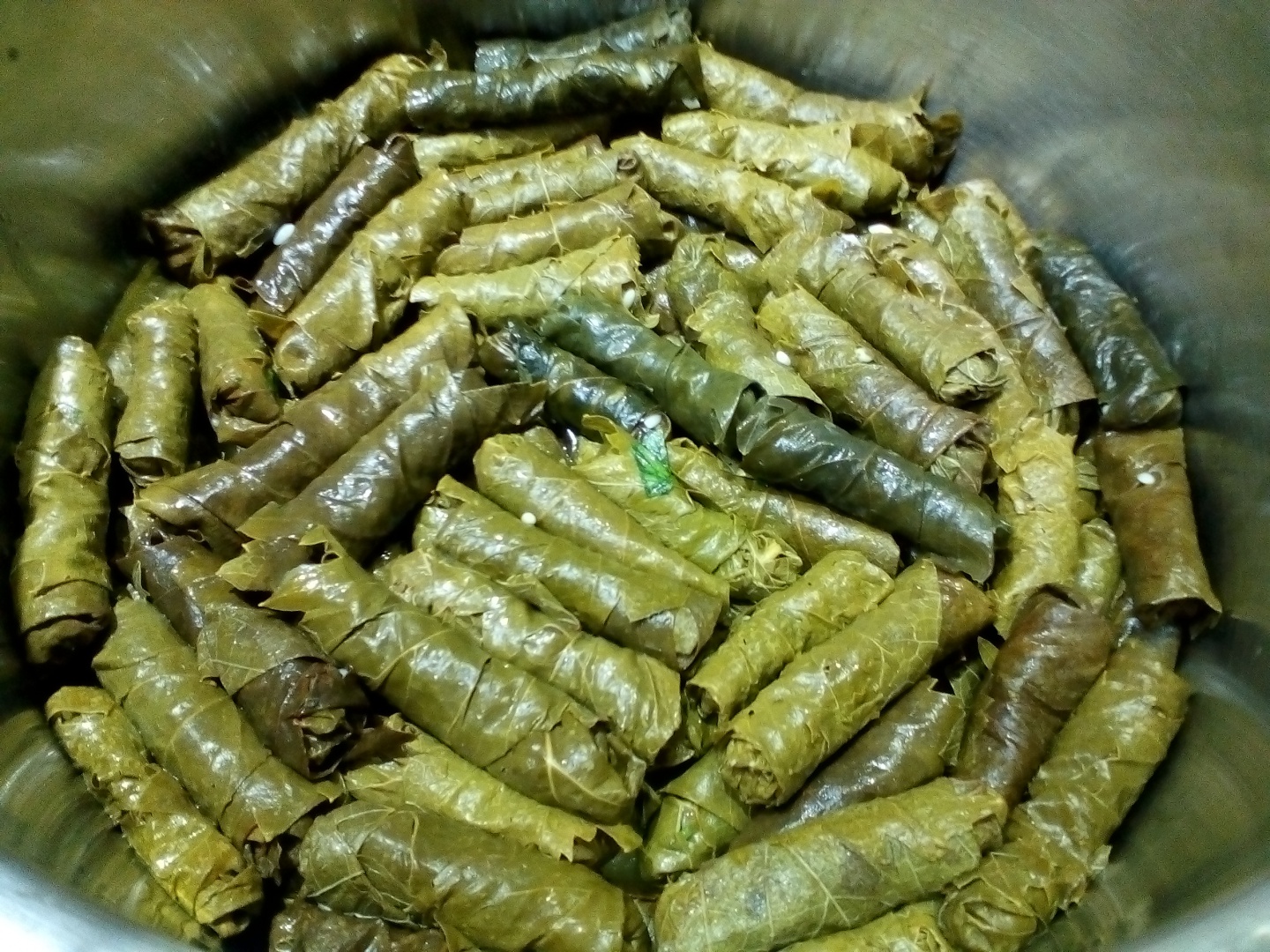 Sarmalute in foi de vita cu orez si legume yalangi (arabesti)