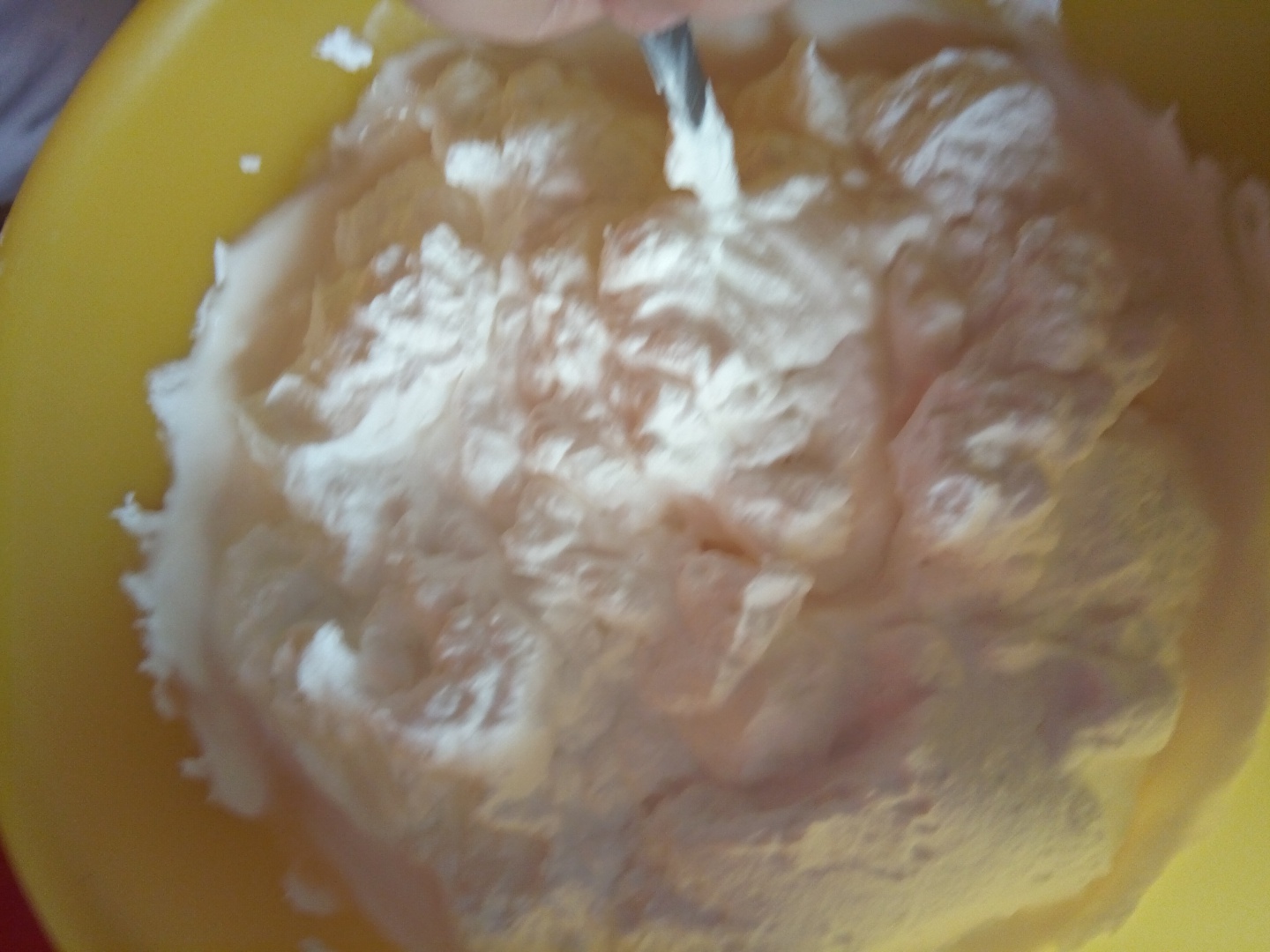 Tort racoritor cu crema de iaurt si piersici