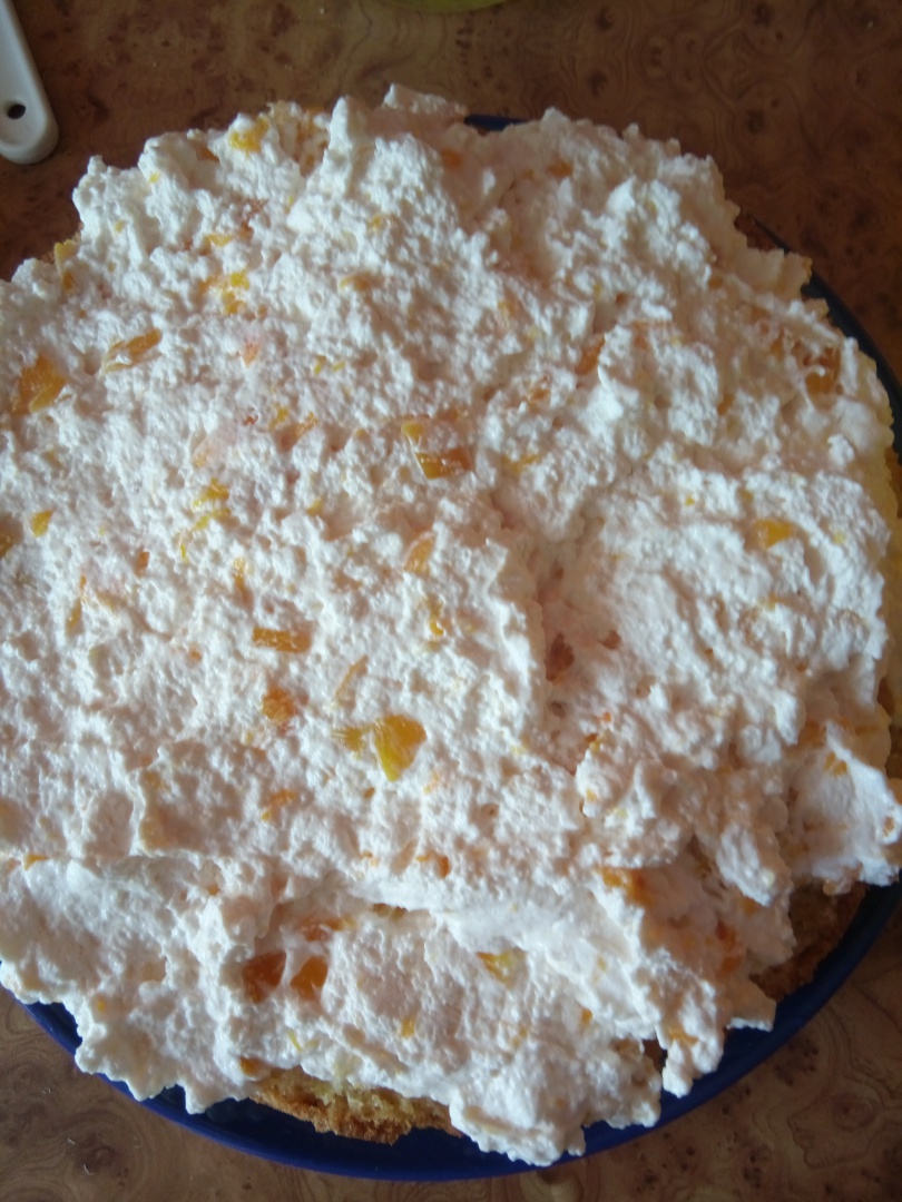 Tort racoritor cu crema de iaurt si piersici