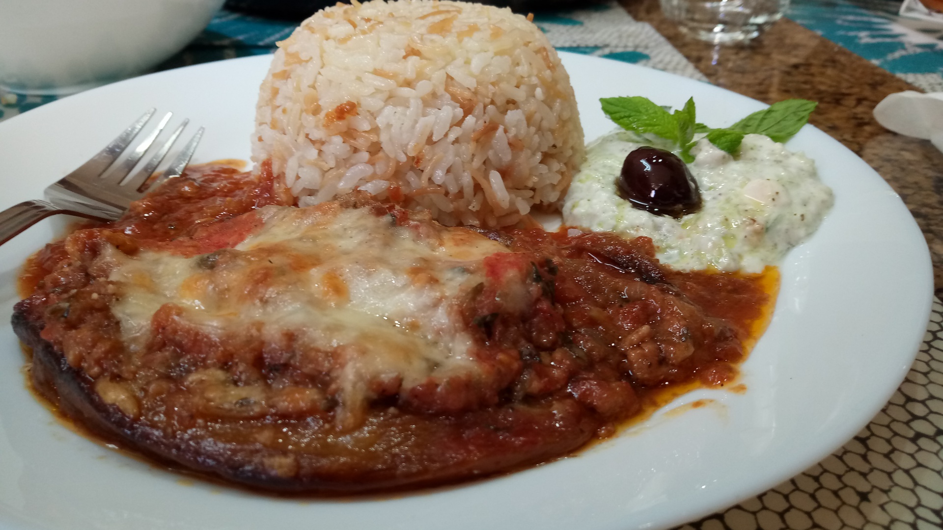 Vinete  la cuptor, cu garnitura de orez si legume