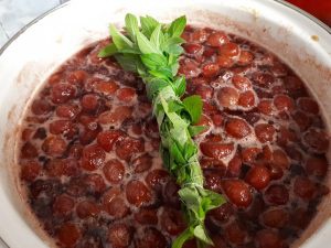 Dulceata de cirese cu menta