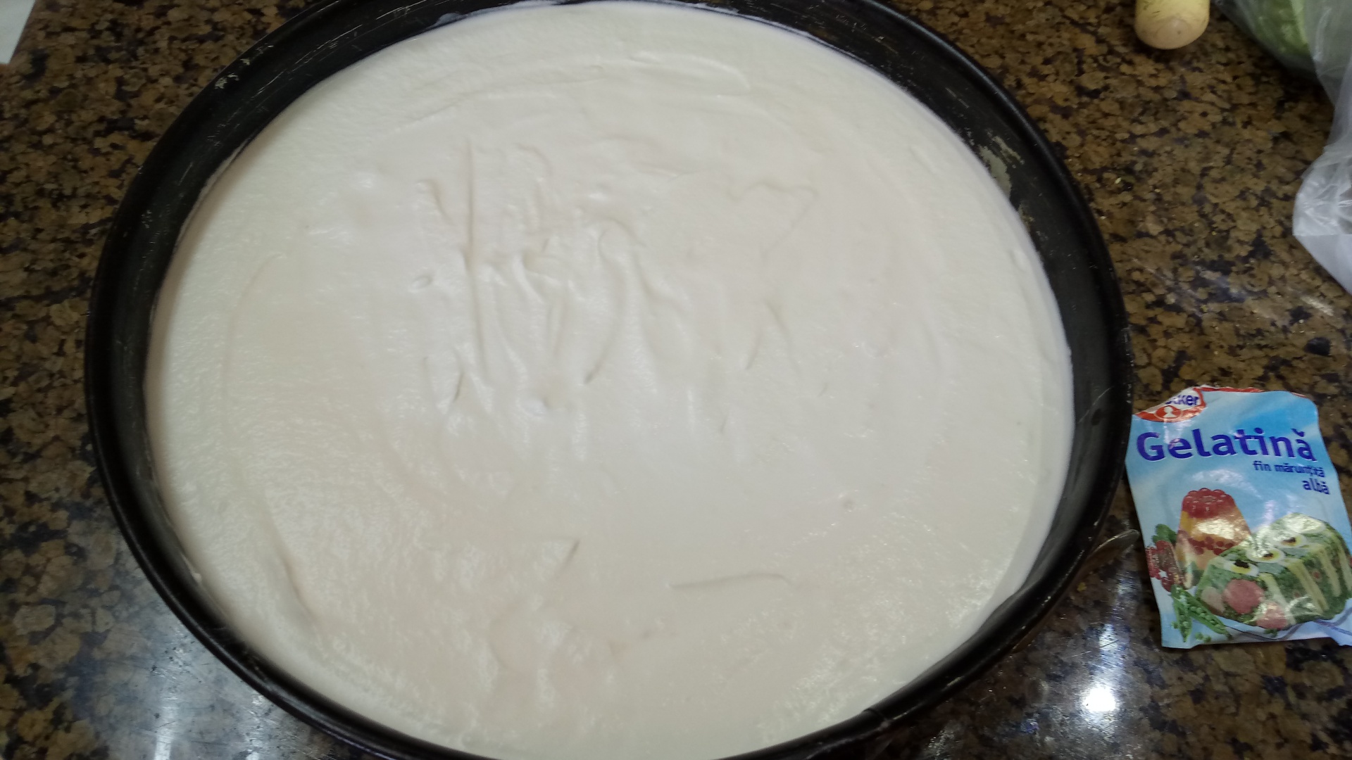 Cheesecake cu visine la rece (fara coacere)