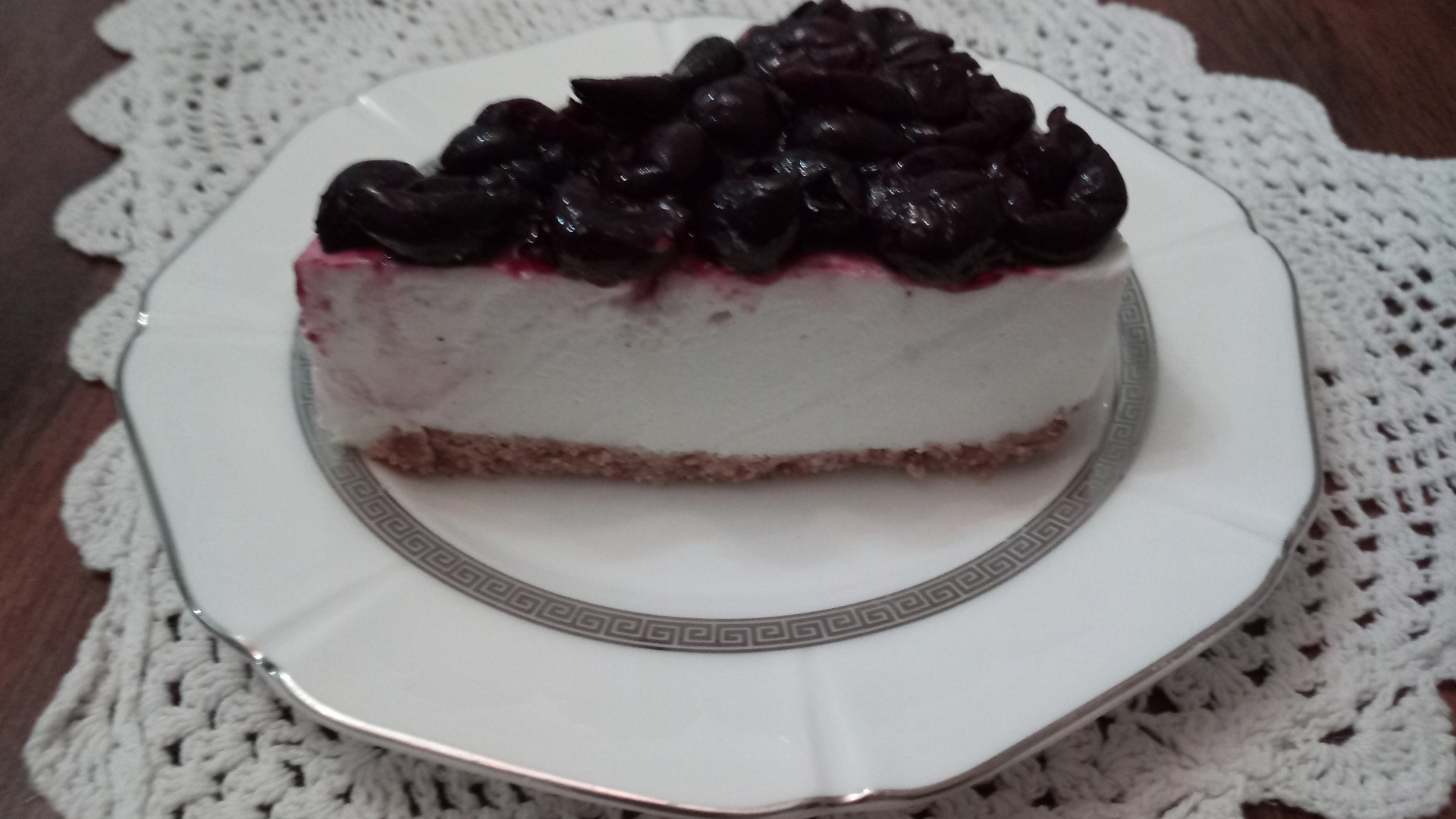 Cheesecake cu visine la rece (fara coacere)