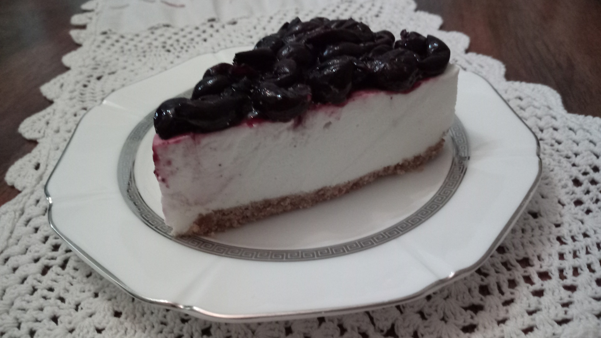 Cheesecake cu visine la rece (fara coacere)