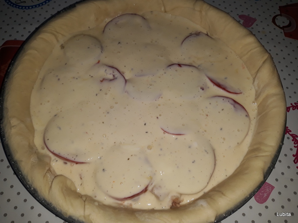 Tarta cu ton si rosii