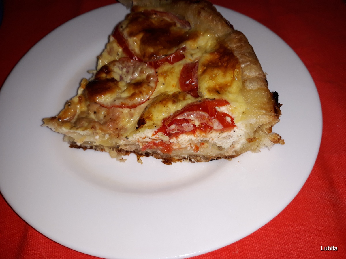 Tarta cu ton si rosii