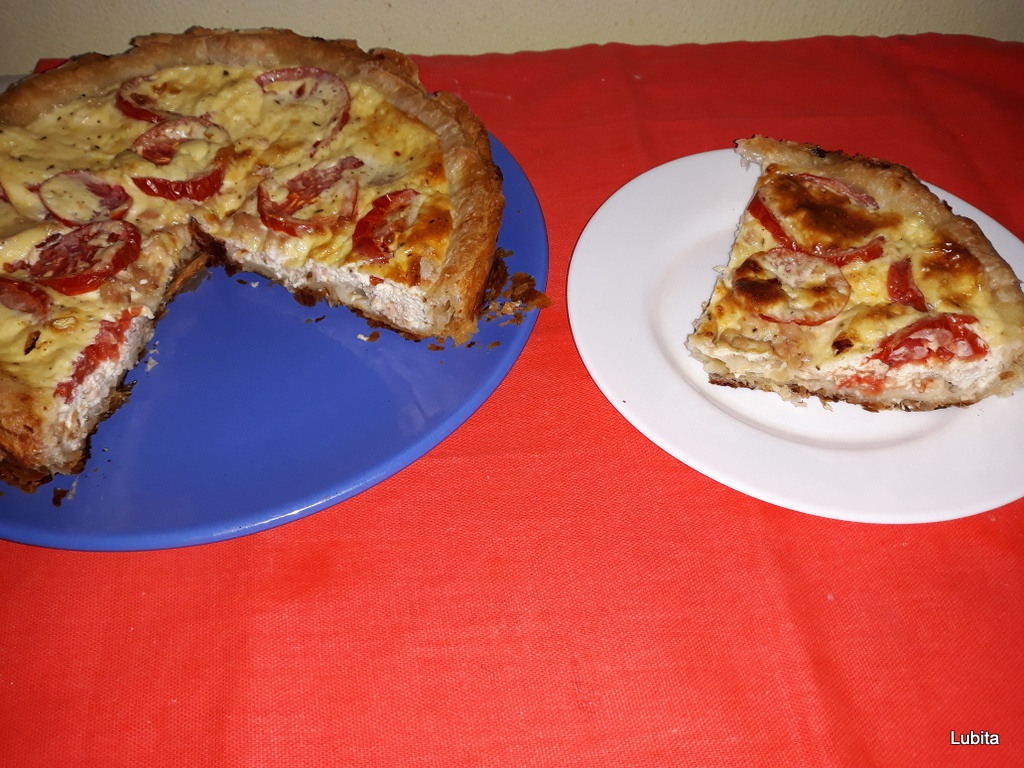 Tarta cu ton si rosii