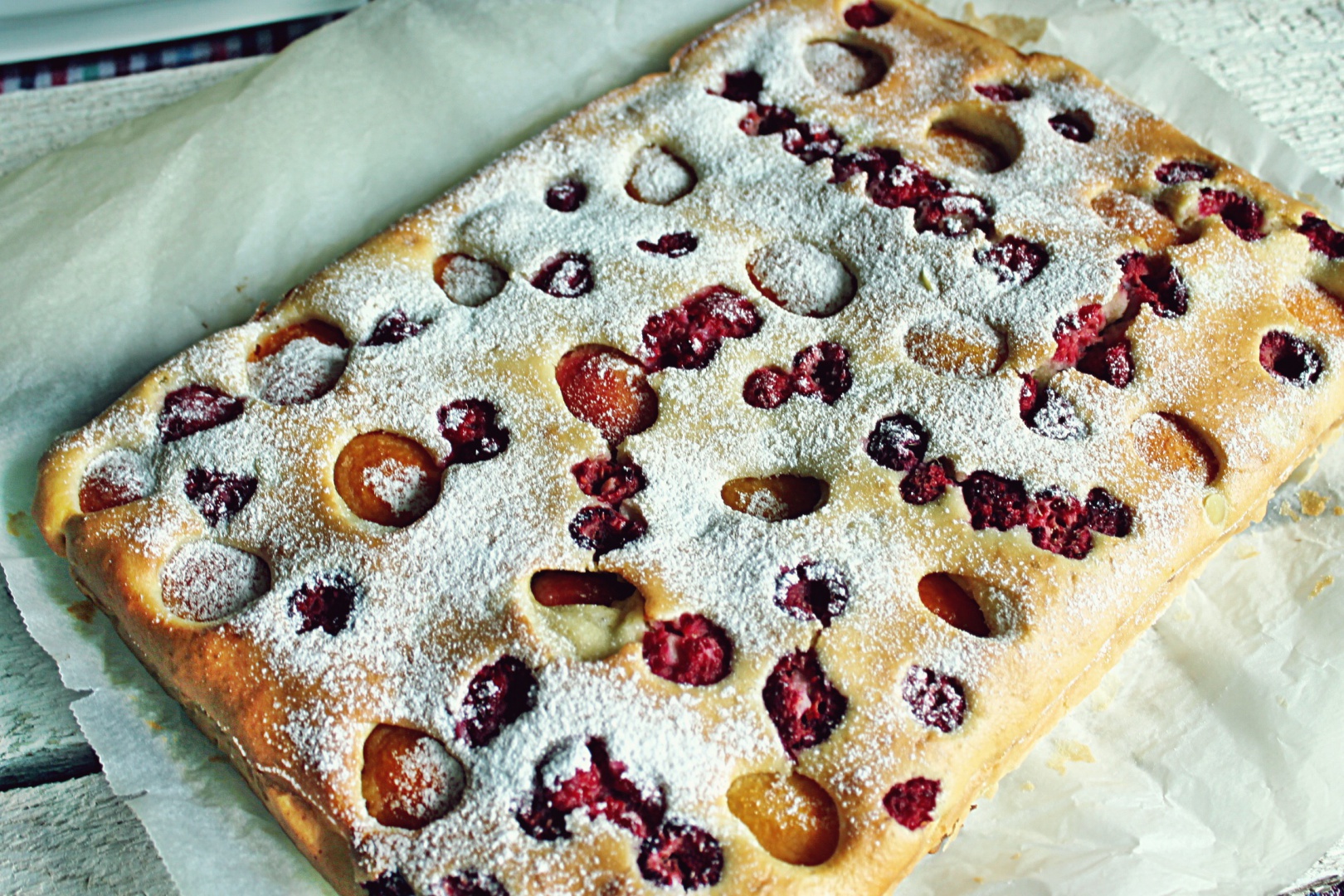 Prajitura cu caise si zmeura